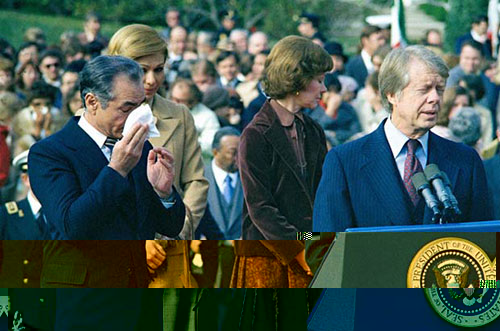 تاثير گاز اشك آور در چشم شاه و كارتر و همسرانشان - آمريكا - 25 آبان 1356 