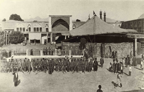 سبزه میدان و نمای ورودی بازار  در دوره قاجار