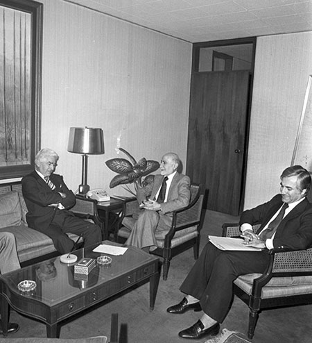 امير انتظام سخنگوي دولت موقت ، بازرگان نخست وزير و سوليوان سفير آمريكا  