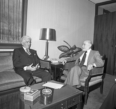 مهدي بازرگان و ويليام سوليوان سفير آمريكا 