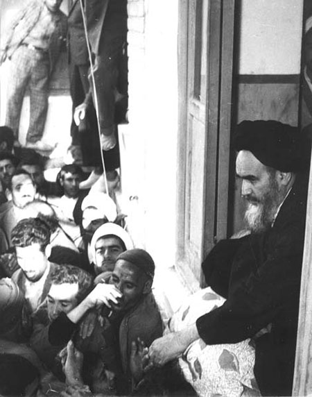 با امام خميني پس از آزادي از زندان در فروردين 1343 و پيش از تبعيد به تركيه